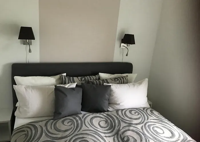Hauschildt 4*